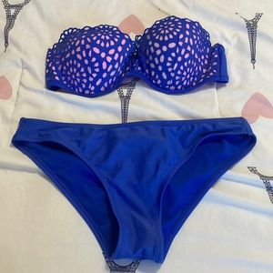 Cutout pattern bikini with scrunched bottoms